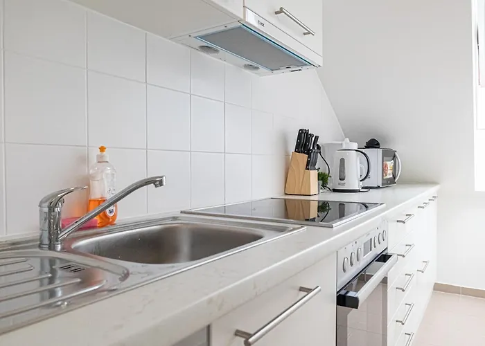 Airy Attic Apt.: Stylish At Penzing Area Vienna
