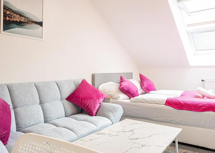 Airy Attic Apt.: Stylish At Penzing Area Apartment