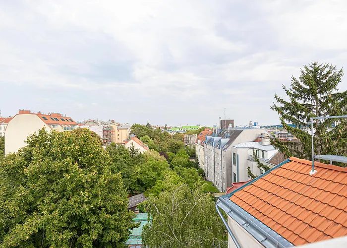Airy Attic Apt.: Stylish At Penzing Area Vienna