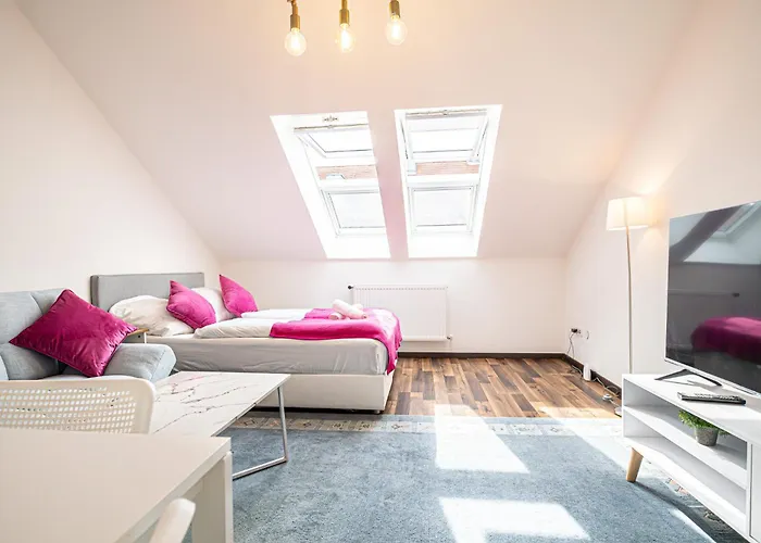 Airy Attic Apt.: Stylish At Penzing Area Vienna